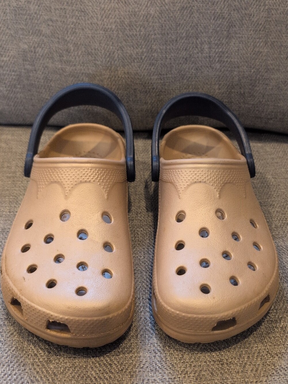CROCS Notre Dame Fighting Irish Men's Size 6-7 Women's 8-9 Gold Blue Clogs
